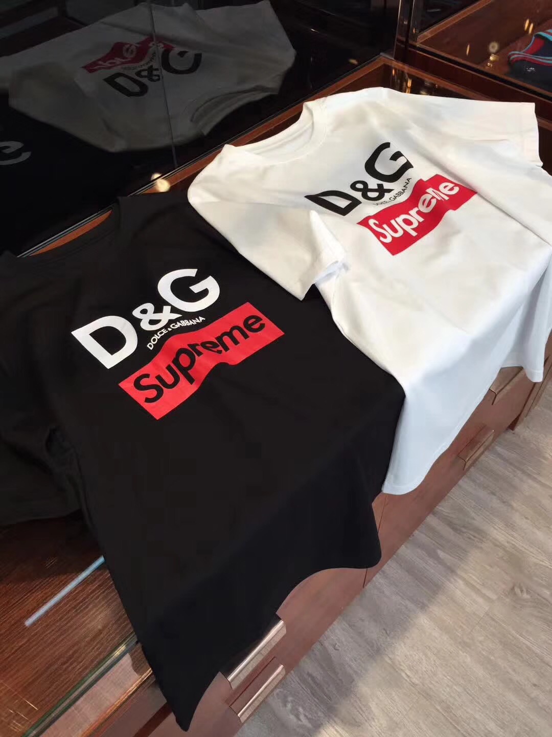   D&G  SupremeŮͬ˫죬ԲT