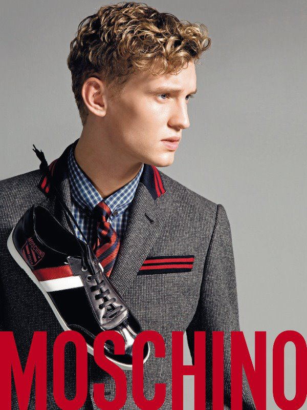 Moschino 2011ﶬװʱ¼ģAlexander JohanssonAlex DunstanJames Smith  Linus Gustin ӪͦζеĻǡ