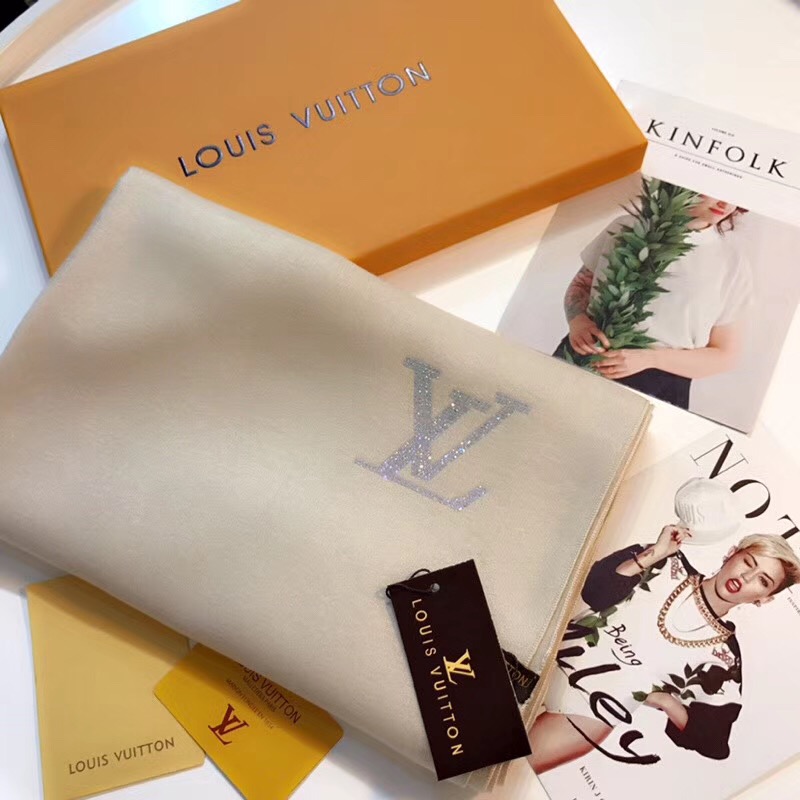  Louis Vuitton·ǣ꾻ɫΧÿ궬Ĵ֮һ